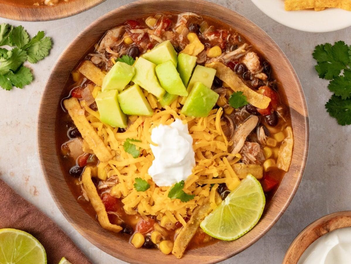 Slow Cooker Chicken Tortilla Soup – Cozy and Delicious!