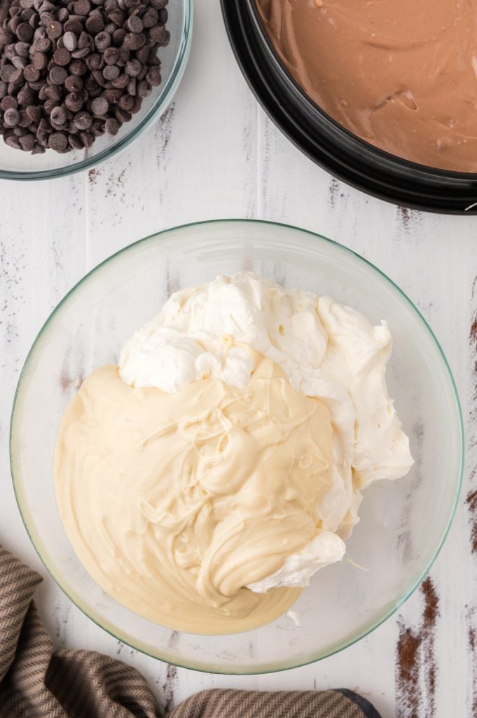 mixing melted white chocolate with cheesecake filling