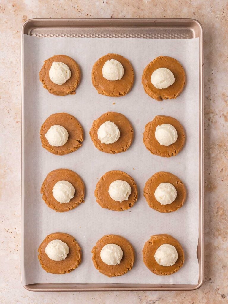 Cheesecake filling scooped onto the center of each gingerbread cookie disk before sealing.