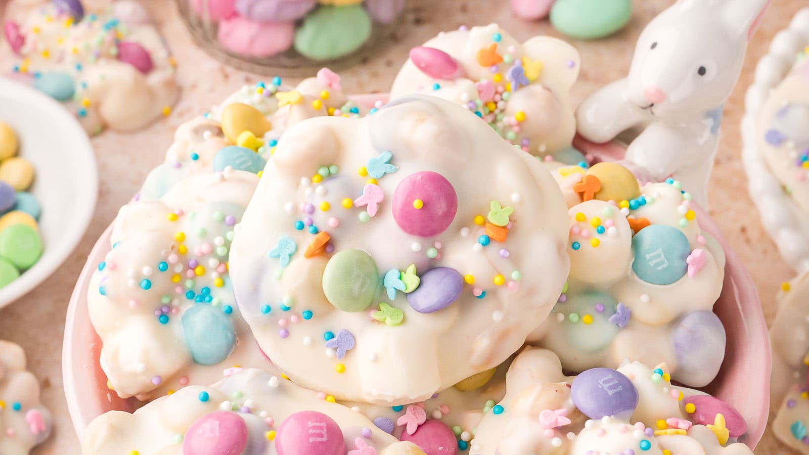 Crockpot Easter Candy Clusters By Tessies Table.