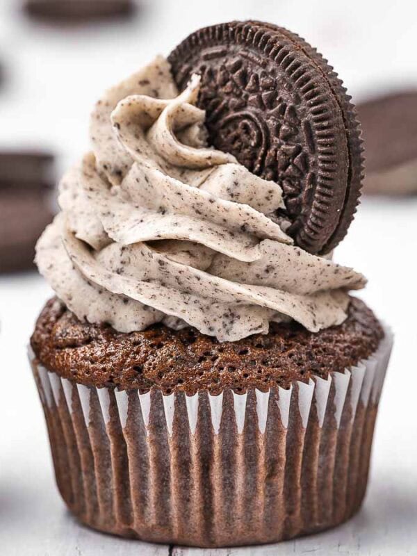 Oreo Cupcakes (Cookies and Cream Cupcakes)